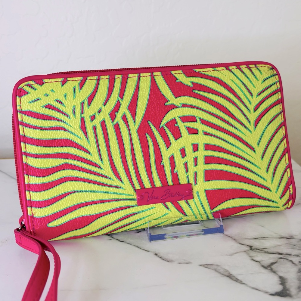 Authentic Vera Bradley Large Zip-Around Wristlet Wallet - B.B. Collection‎